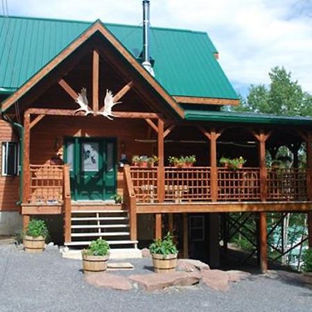 Auberge De La Riviere Matapedia - Matapedia River Lodge Routhierville ภายนอก รูปภาพ