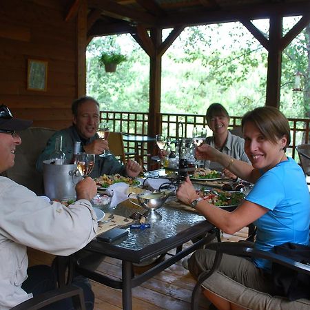 Auberge De La Riviere Matapedia - Matapedia River Lodge Routhierville ภายนอก รูปภาพ