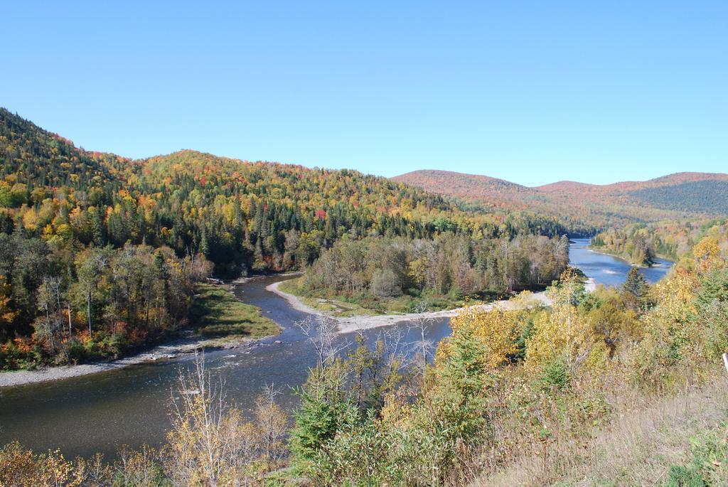 Auberge De La Riviere Matapedia - Matapedia River Lodge Routhierville ภายนอก รูปภาพ