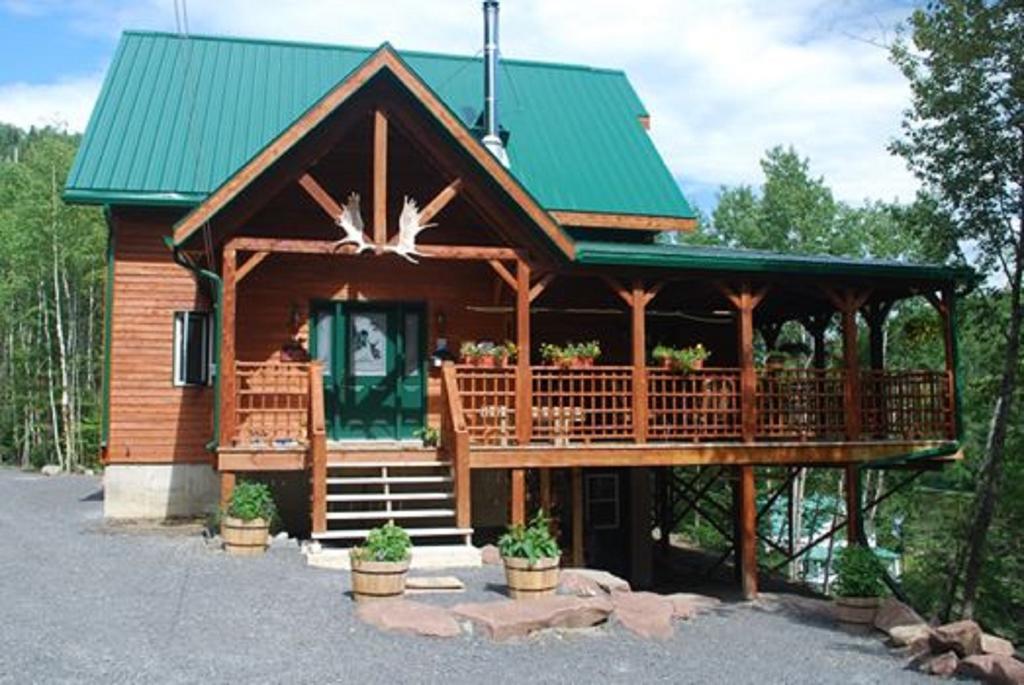 Auberge De La Riviere Matapedia - Matapedia River Lodge Routhierville ภายนอก รูปภาพ