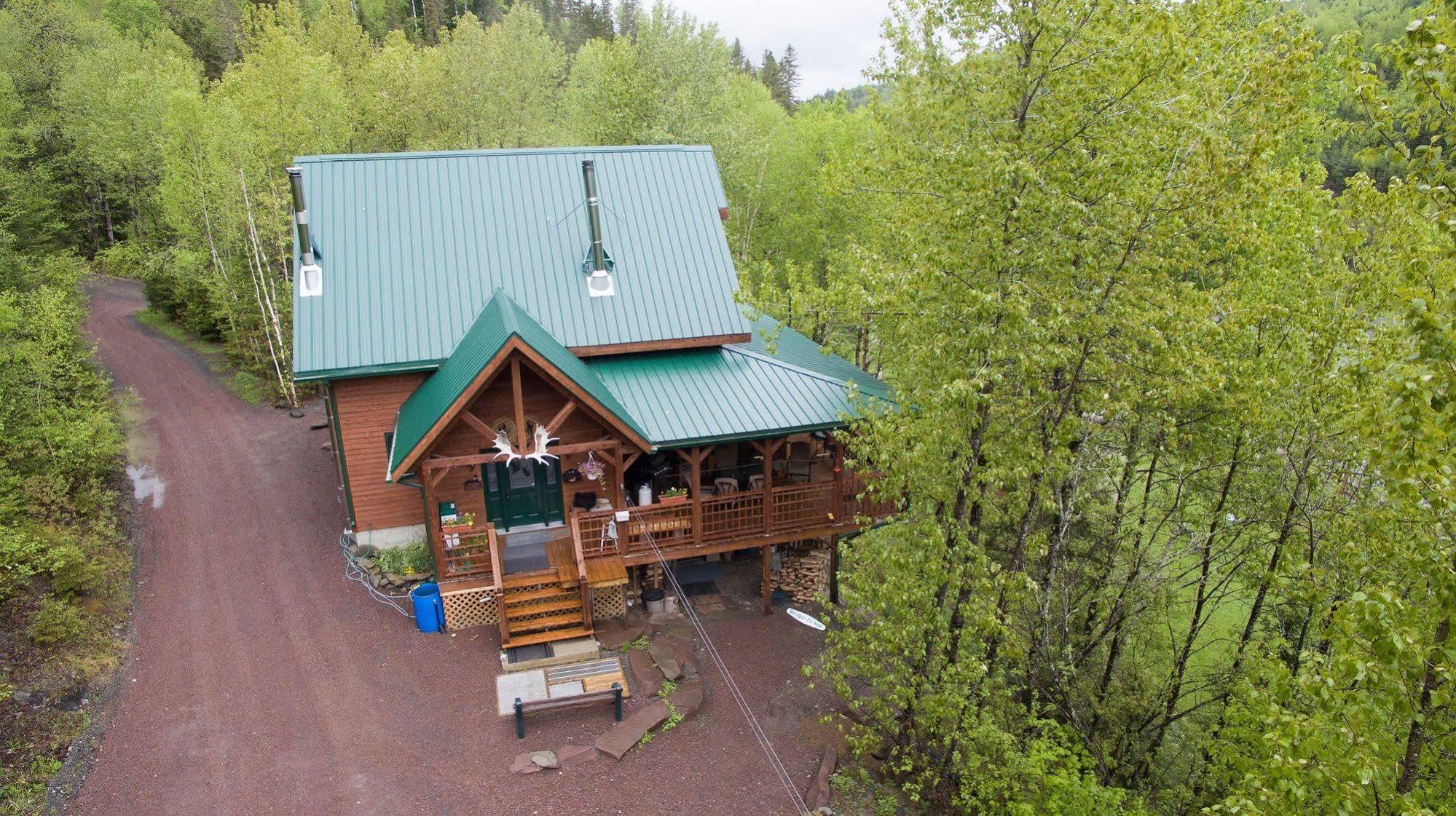 Auberge De La Riviere Matapedia - Matapedia River Lodge Routhierville ภายนอก รูปภาพ