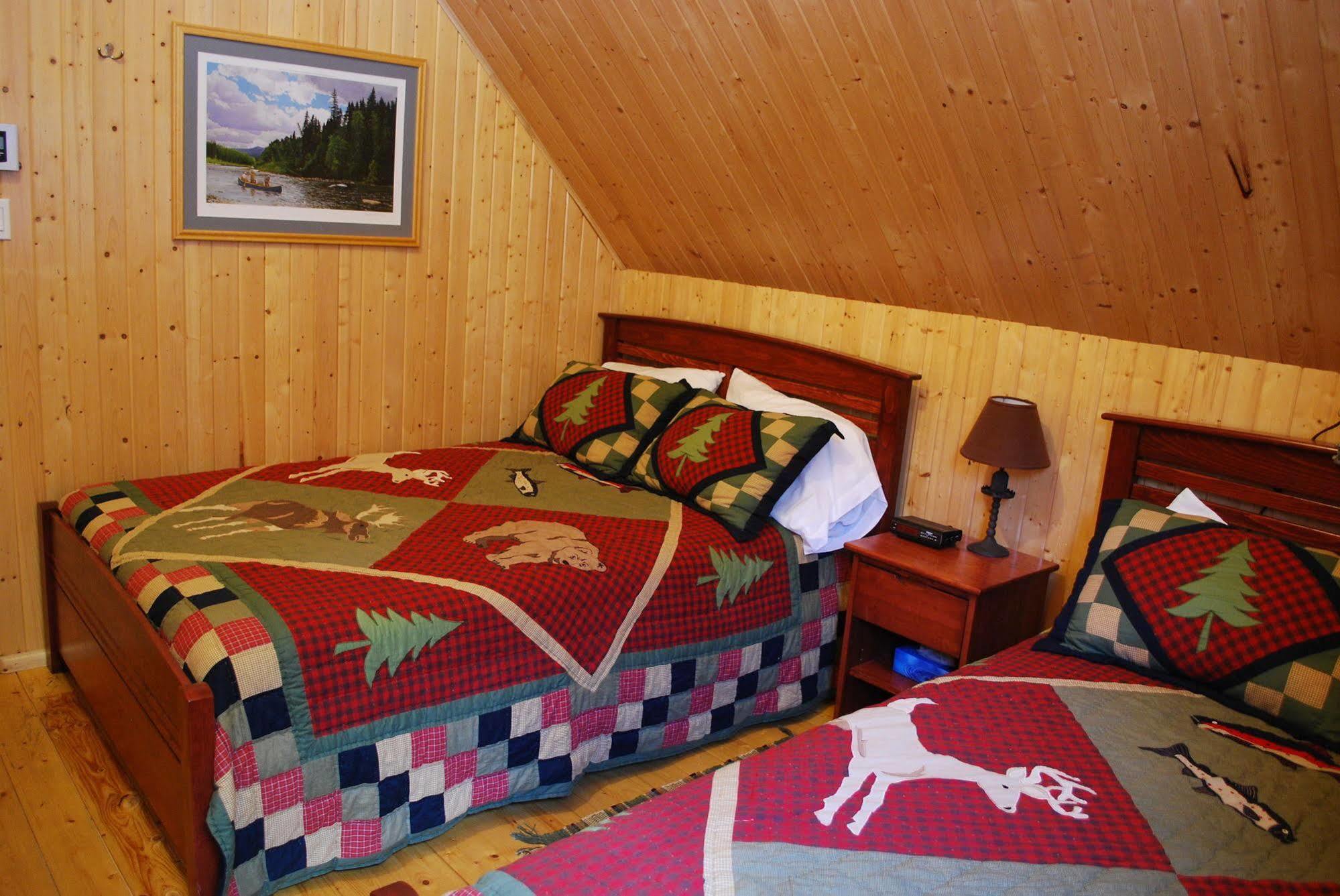Auberge De La Riviere Matapedia - Matapedia River Lodge Routhierville ภายนอก รูปภาพ