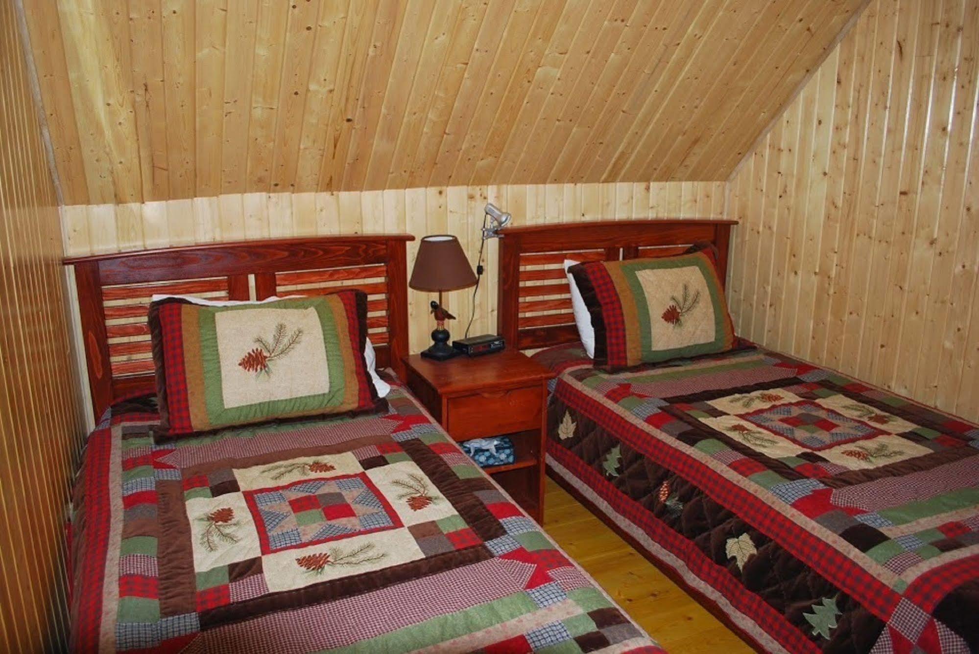 Auberge De La Riviere Matapedia - Matapedia River Lodge Routhierville ภายนอก รูปภาพ