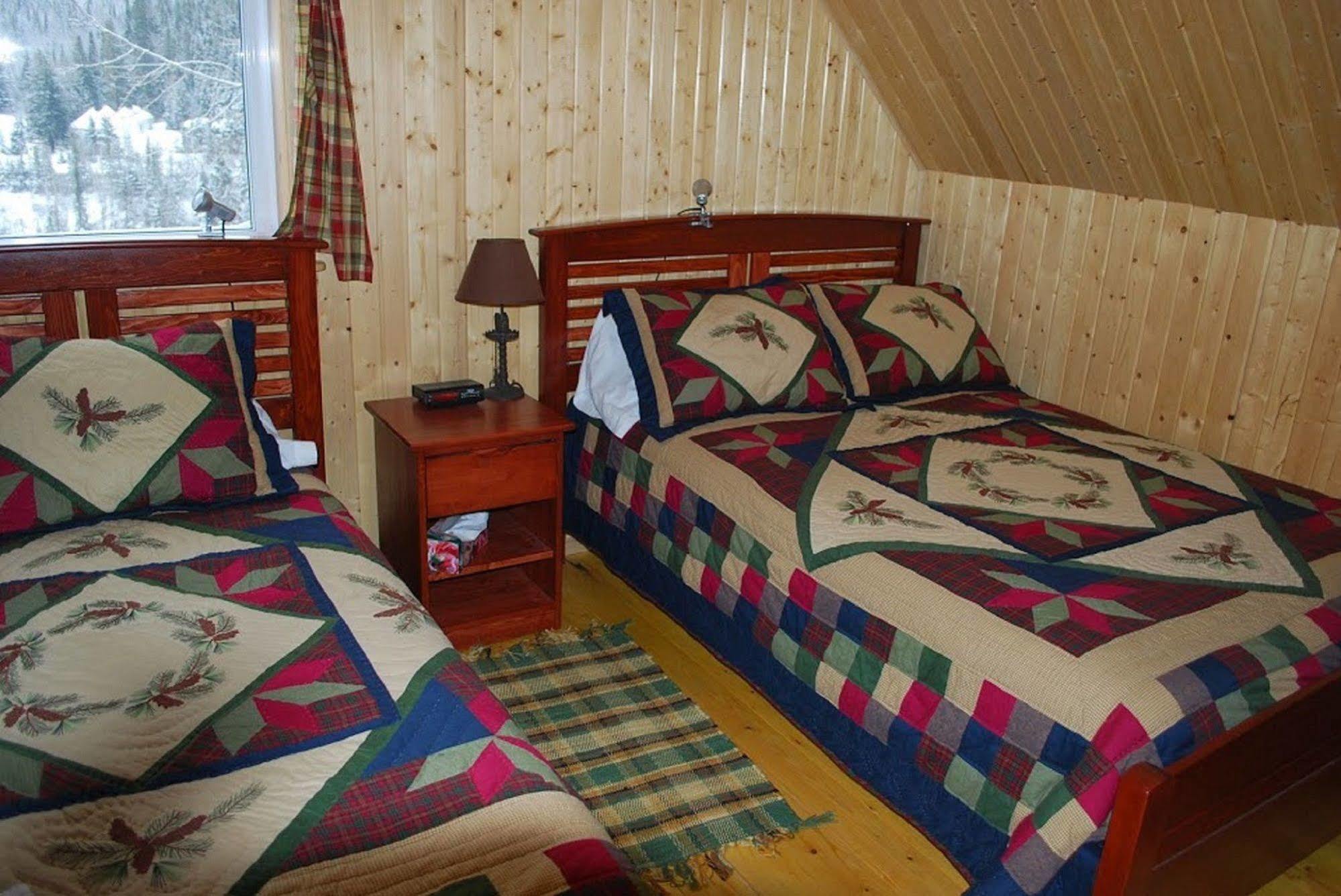 Auberge De La Riviere Matapedia - Matapedia River Lodge Routhierville ภายนอก รูปภาพ
