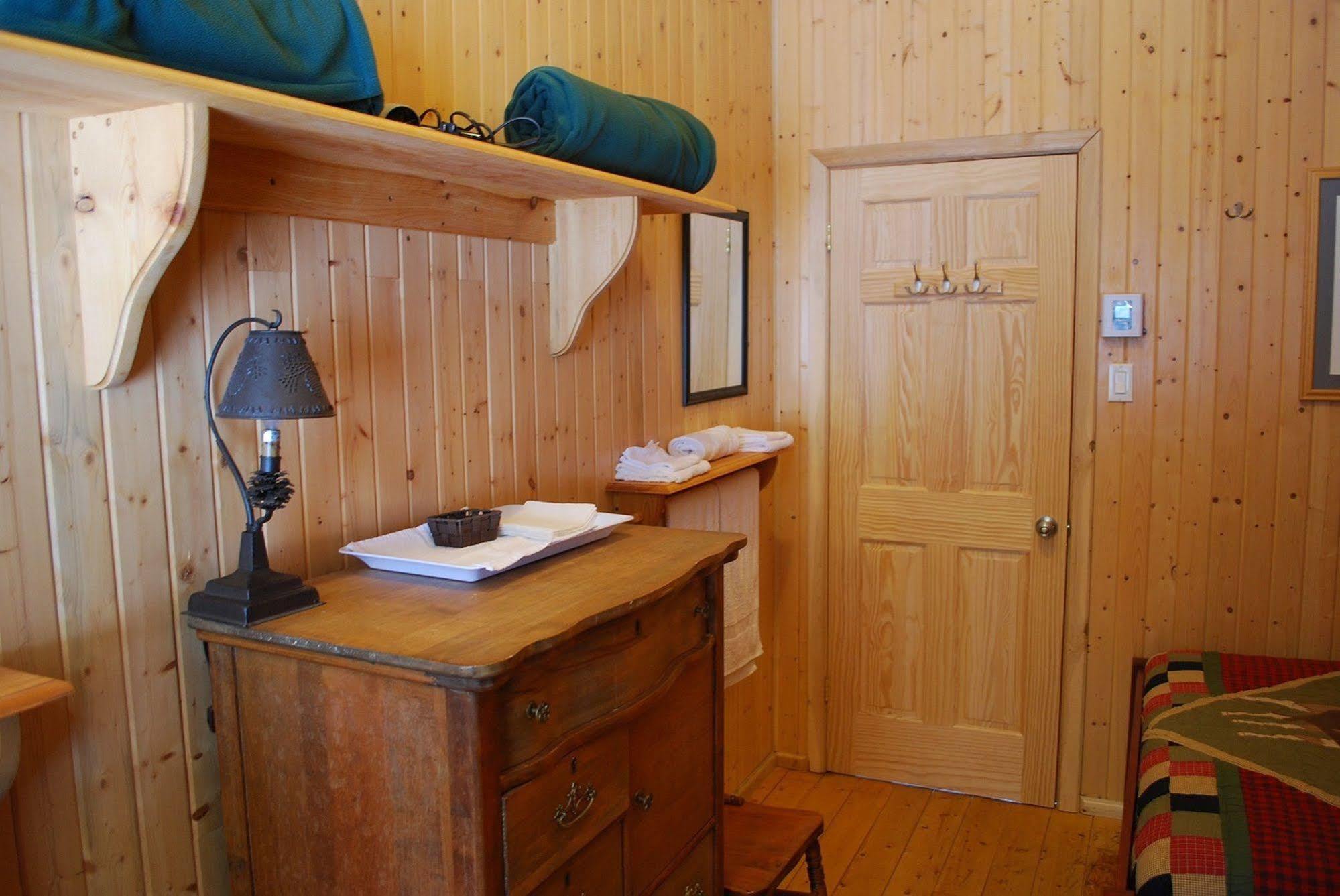 Auberge De La Riviere Matapedia - Matapedia River Lodge Routhierville ภายนอก รูปภาพ