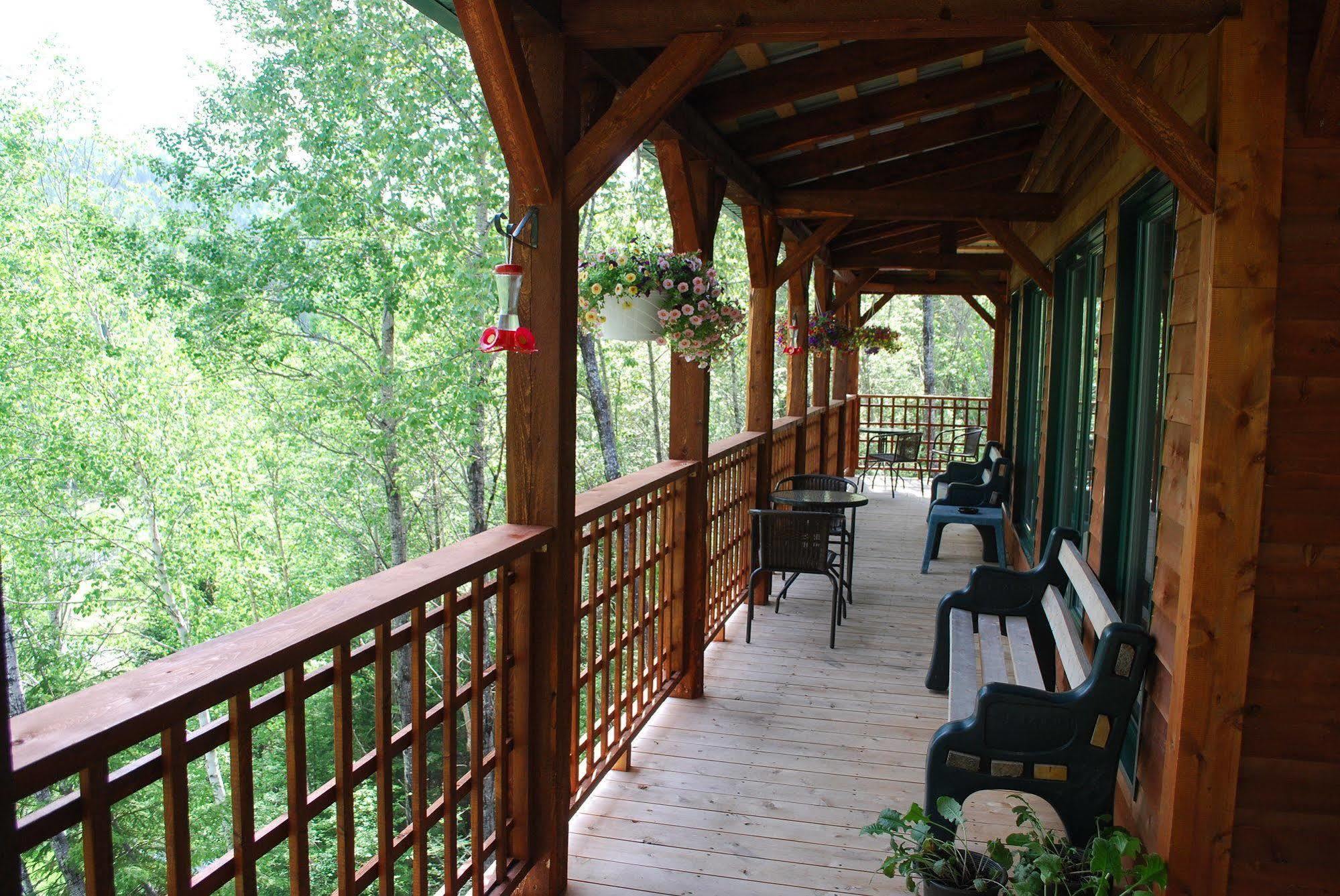 Auberge De La Riviere Matapedia - Matapedia River Lodge Routhierville ภายนอก รูปภาพ